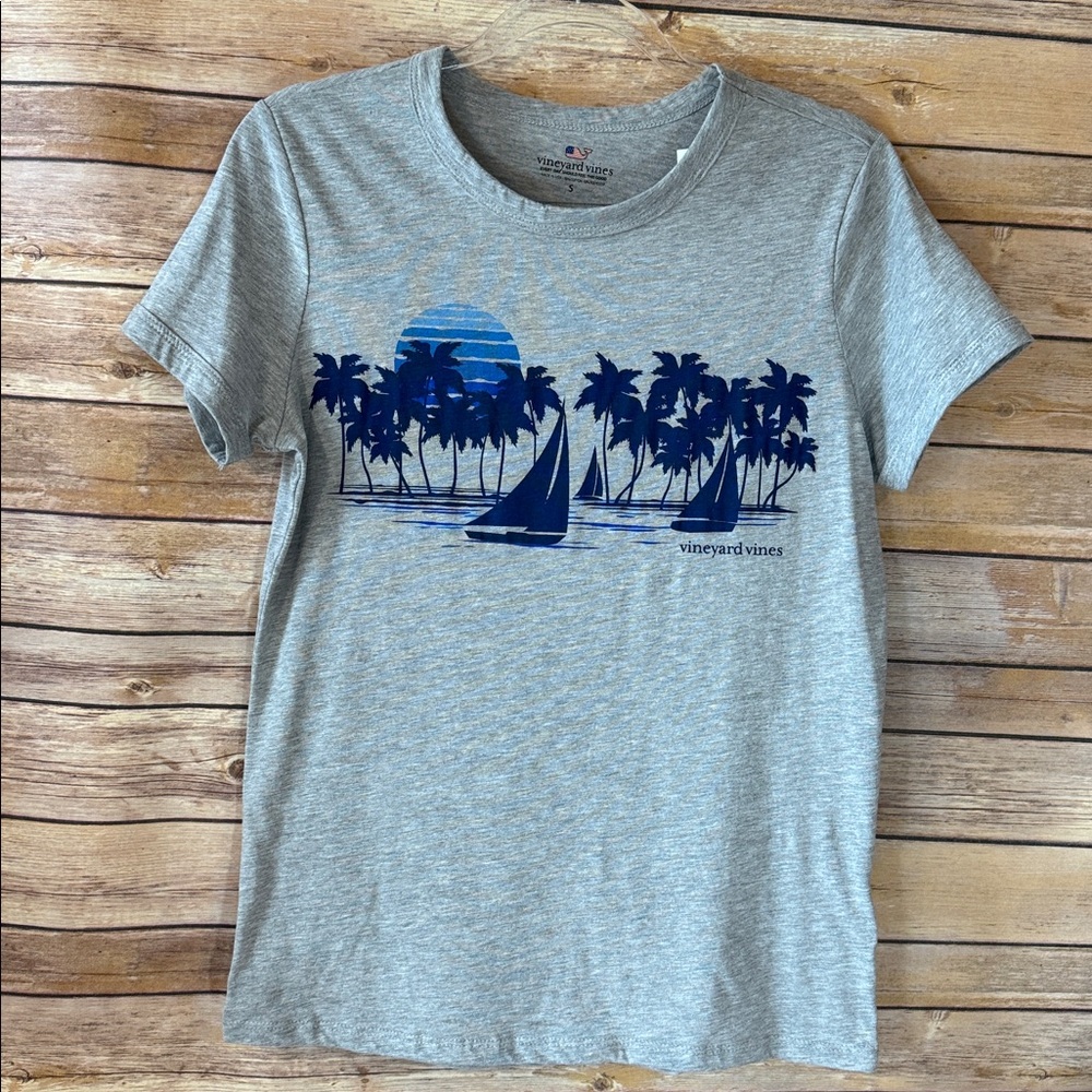 Vineyard Vines Heather Gray Tee with Navy Palm and Sailboat Design